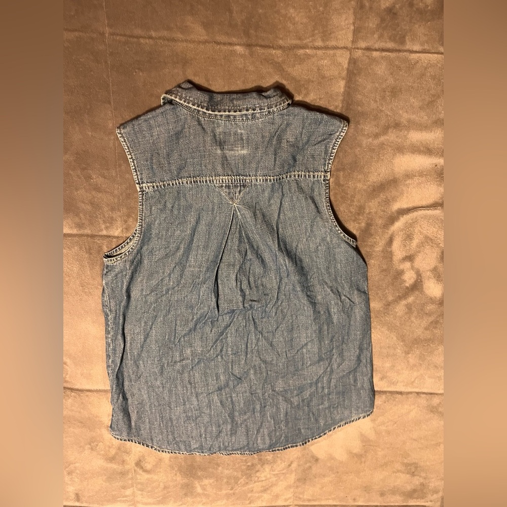 Sleeveless Denim Button-Up Shirt - Picture 5 of 5